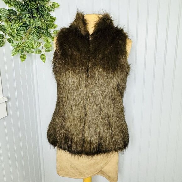KENAR Faux Fur Sz M Chocolate Brown Hook Eye Closure Vest Luxury Extravaganza - Picture 2 of 12